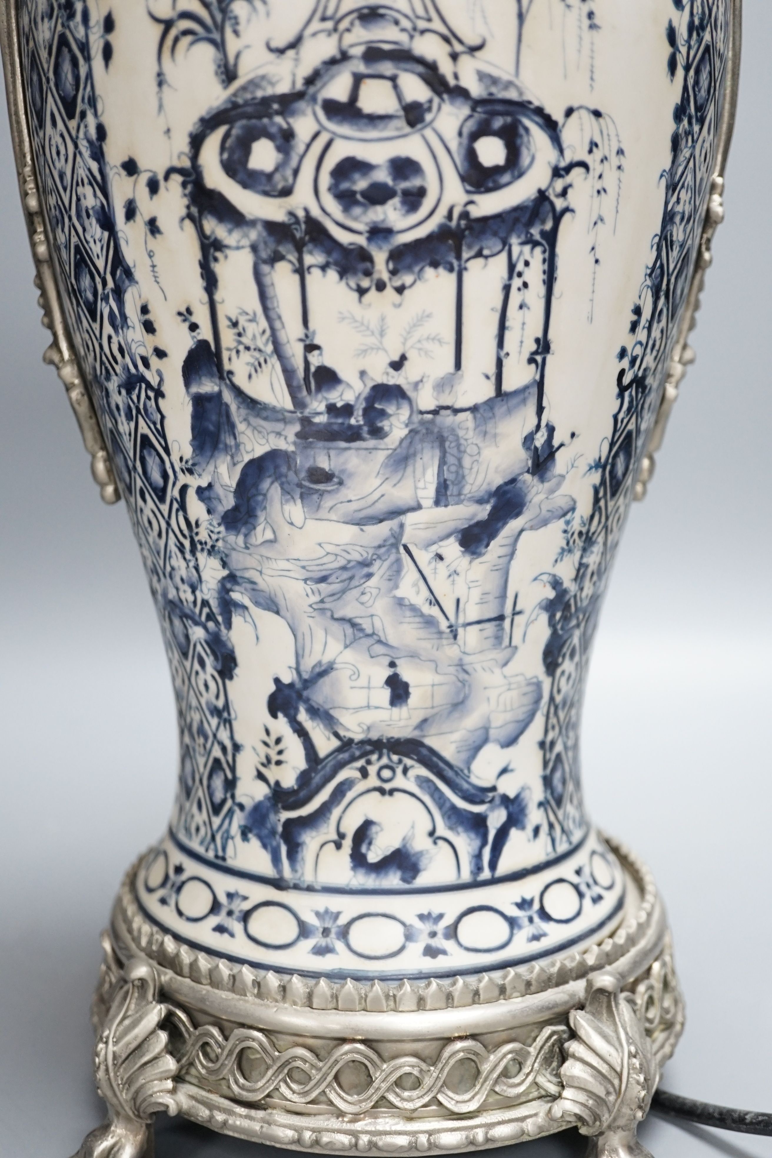 A blue and white chinoiserie and metal-mounted table lamp, 52cm